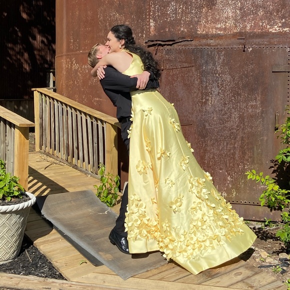 Yellow Size 2 Sherri Hill Prom/Hoco dress - Picture 2 of 7